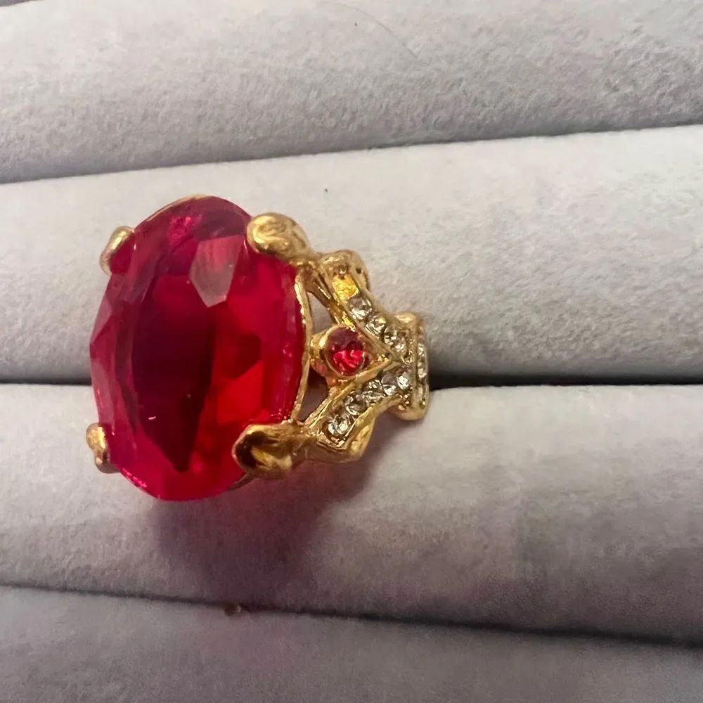 ⭐️3/$25⭐️ NEW Red And Gold Cocktail Ring - Picture 2 of 4